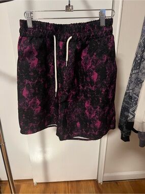 ROMWE Black & Magenta Marble Athletic Shorts